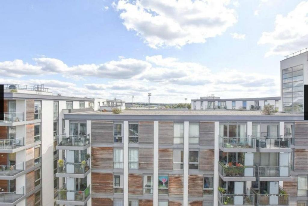 New Stylish 1 Bedroom Flat Stunning Balcony Views Brentford Luaran gambar